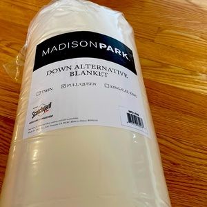 Down alternative blanket